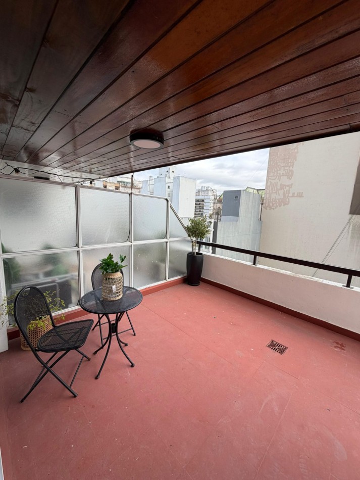 DEPARTAMENTO 4 AMBIENTES A LA CALLE CON VISTA A LA PLAZA, BALCON TERRAZA Y COCHERA EN EL CENTRO