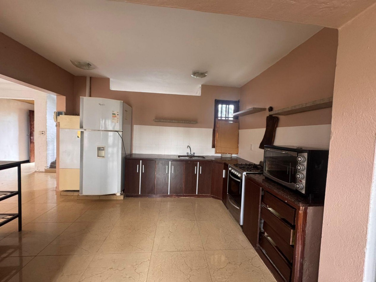 CASA 4 AMBIENTES CON DOBLE COCHERA Y PATIO EN COLINAS PERALTA RAMOS