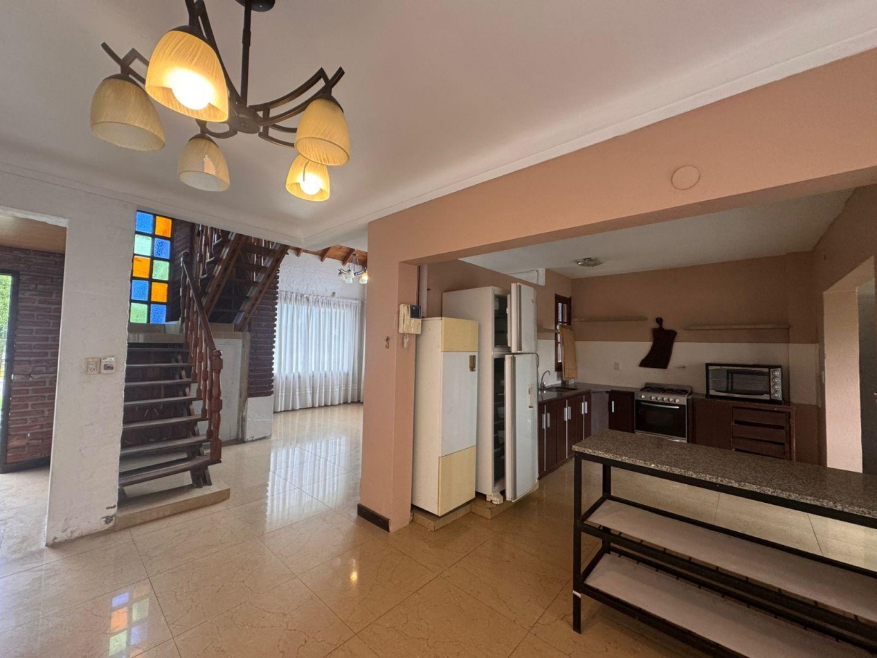 CASA 4 AMBIENTES CON DOBLE COCHERA Y PATIO EN COLINAS PERALTA RAMOS