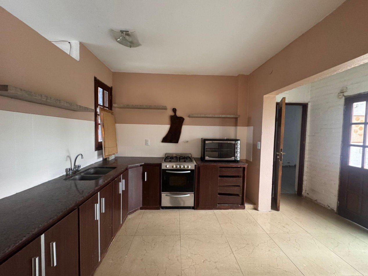 CASA 4 AMBIENTES CON DOBLE COCHERA Y PATIO EN COLINAS PERALTA RAMOS