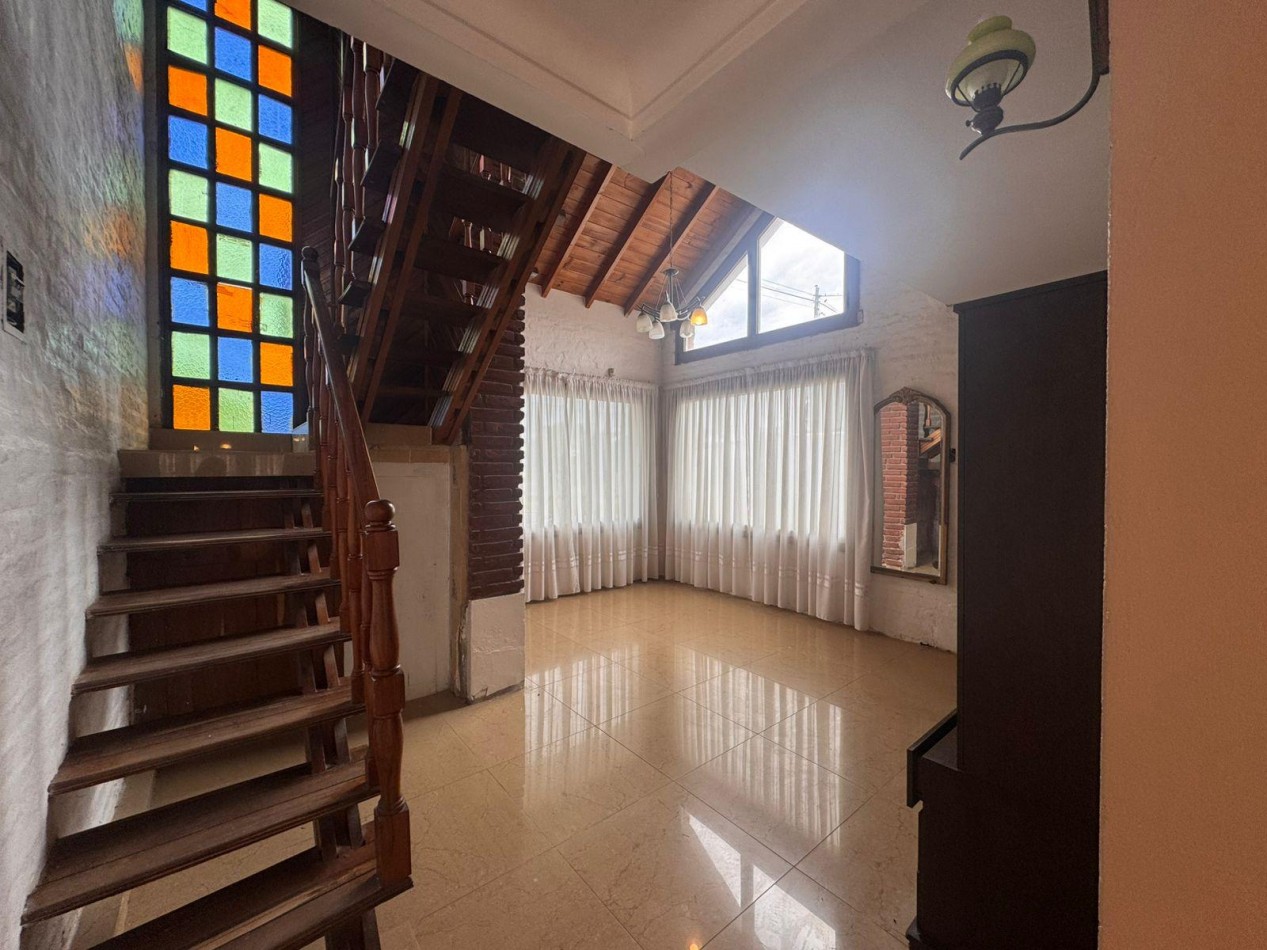 CASA 4 AMBIENTES CON DOBLE COCHERA Y PATIO EN COLINAS PERALTA RAMOS