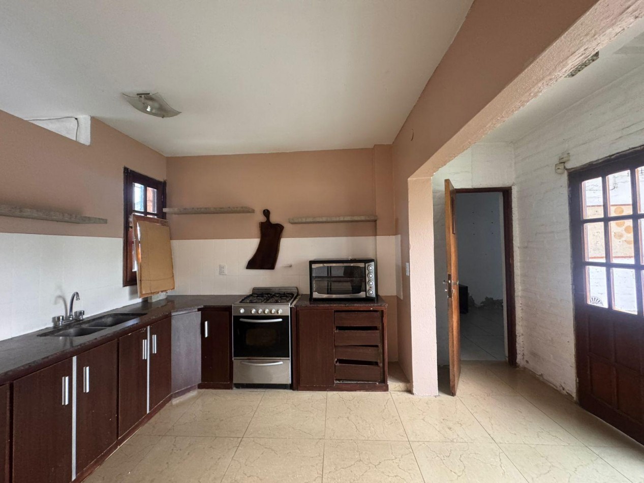 CASA 4 AMBIENTES CON DOBLE COCHERA Y PATIO EN COLINAS PERALTA RAMOS