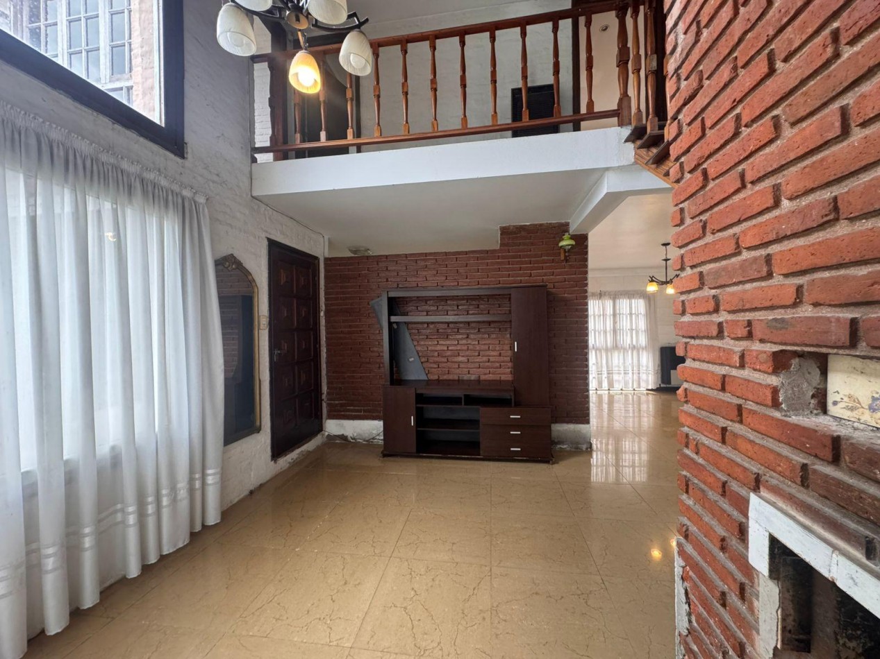 CASA 4 AMBIENTES CON DOBLE COCHERA Y PATIO EN COLINAS PERALTA RAMOS