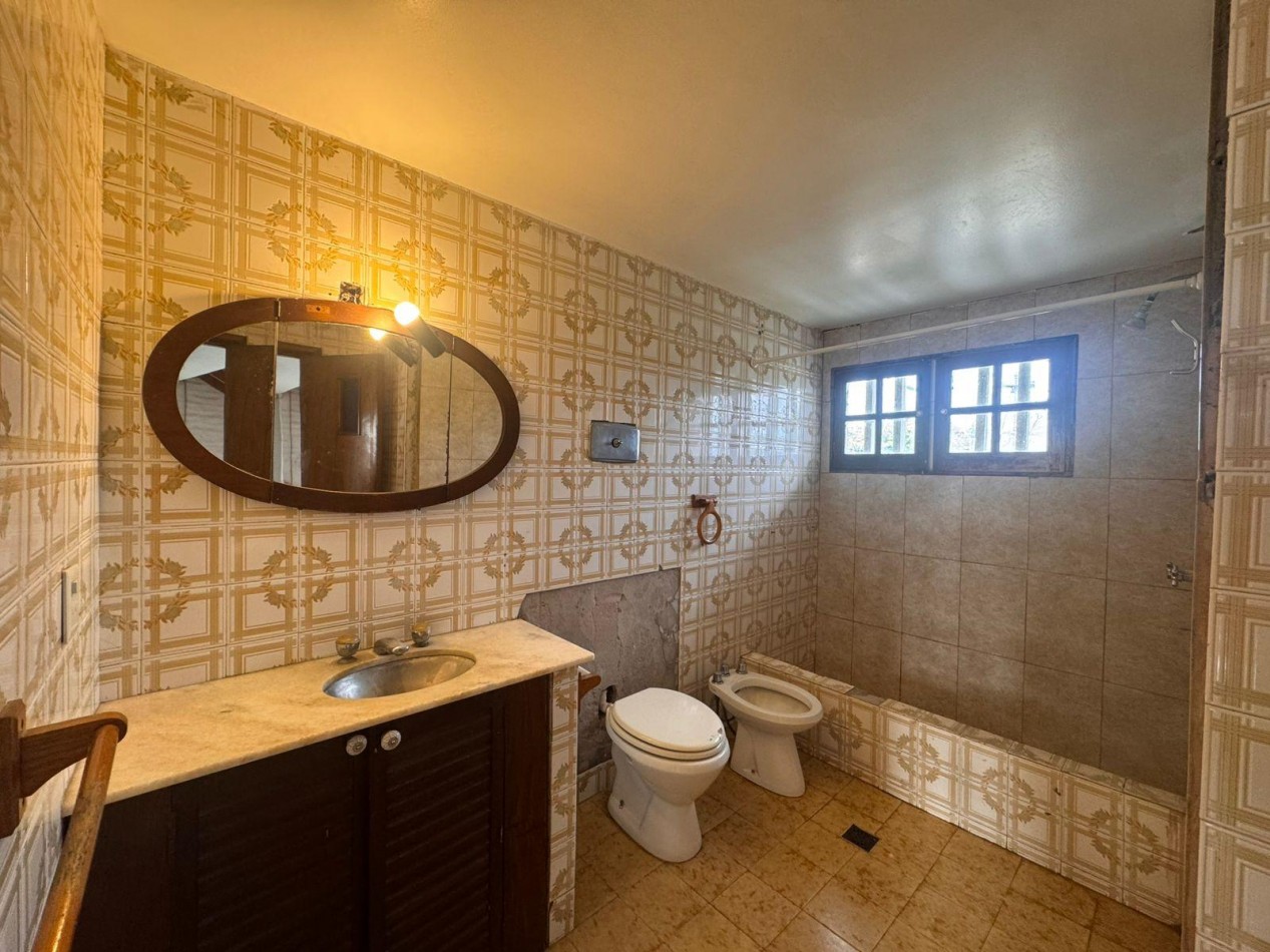CASA 4 AMBIENTES CON DOBLE COCHERA Y PATIO EN COLINAS PERALTA RAMOS