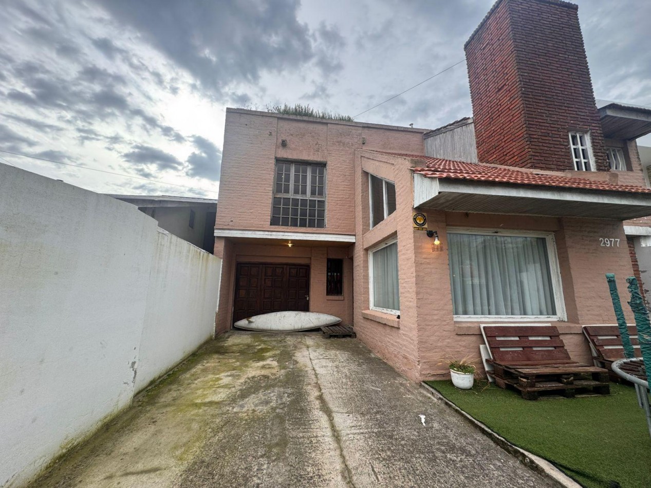 CASA 4 AMBIENTES CON DOBLE COCHERA Y PATIO EN COLINAS PERALTA RAMOS