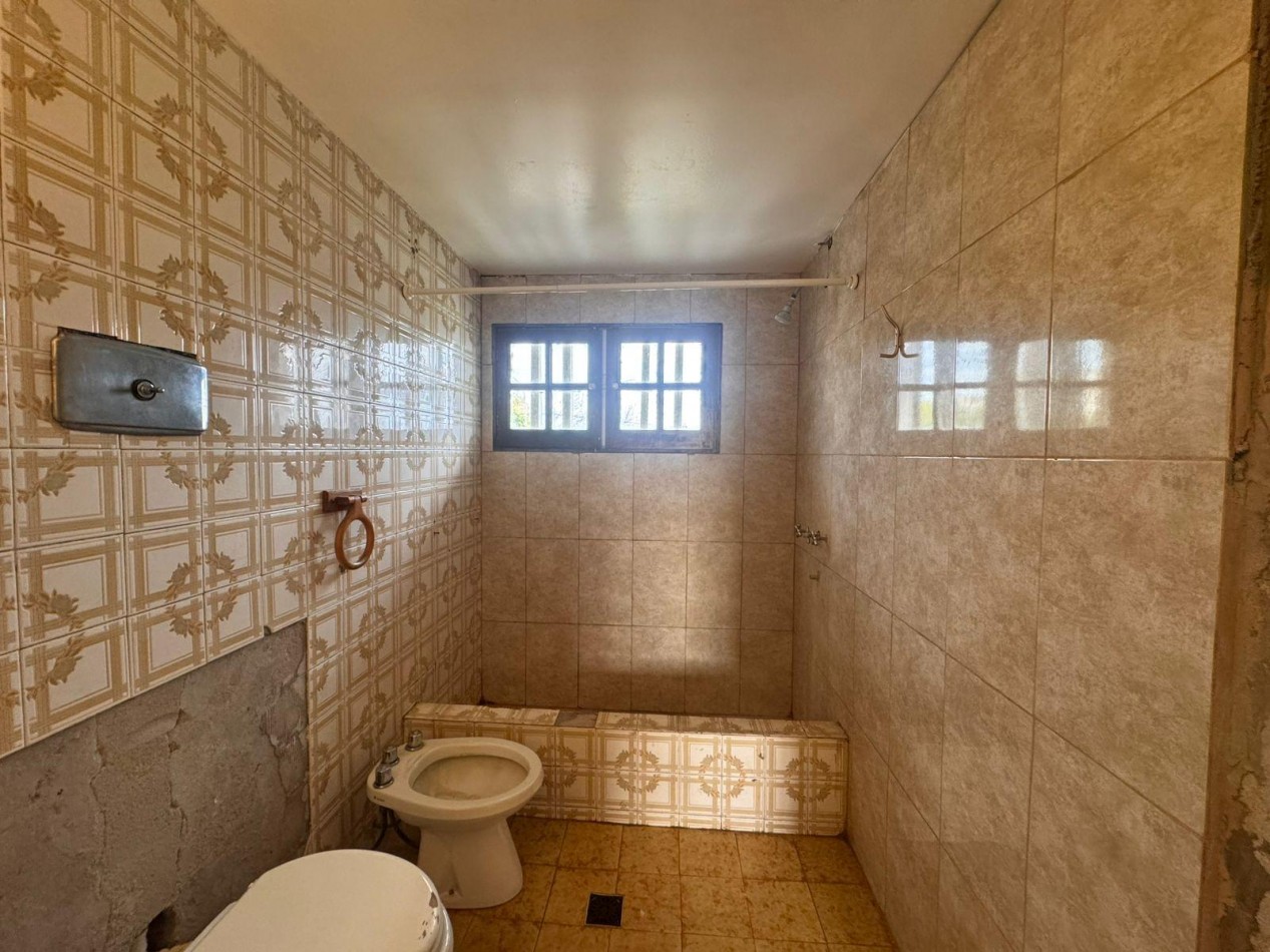 CASA 4 AMBIENTES CON DOBLE COCHERA Y PATIO EN COLINAS PERALTA RAMOS