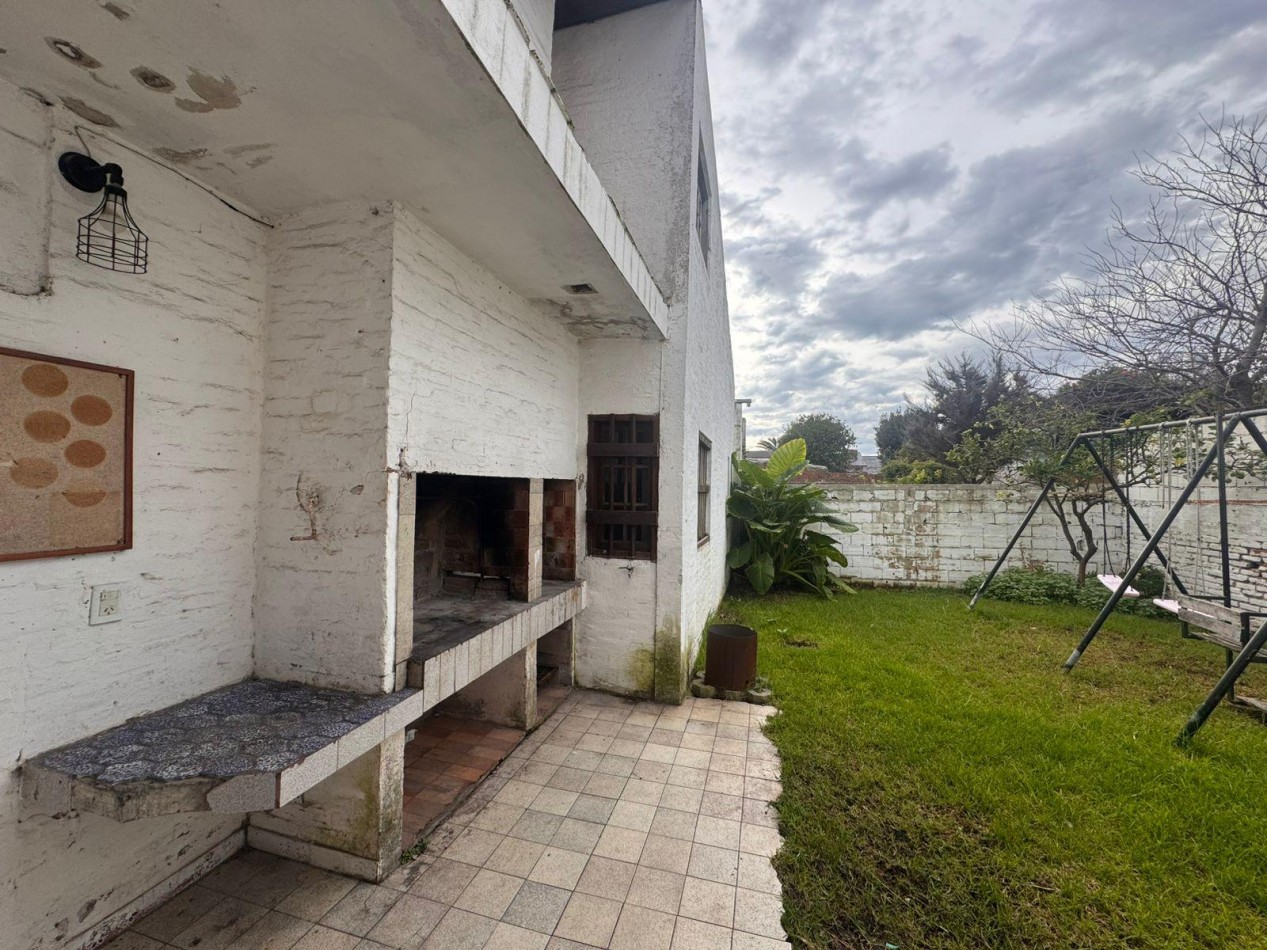CASA 4 AMBIENTES CON DOBLE COCHERA Y PATIO EN COLINAS PERALTA RAMOS