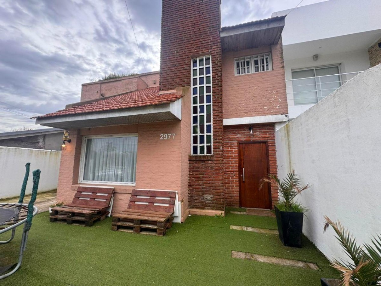 CASA 4 AMBIENTES CON DOBLE COCHERA Y PATIO EN COLINAS PERALTA RAMOS