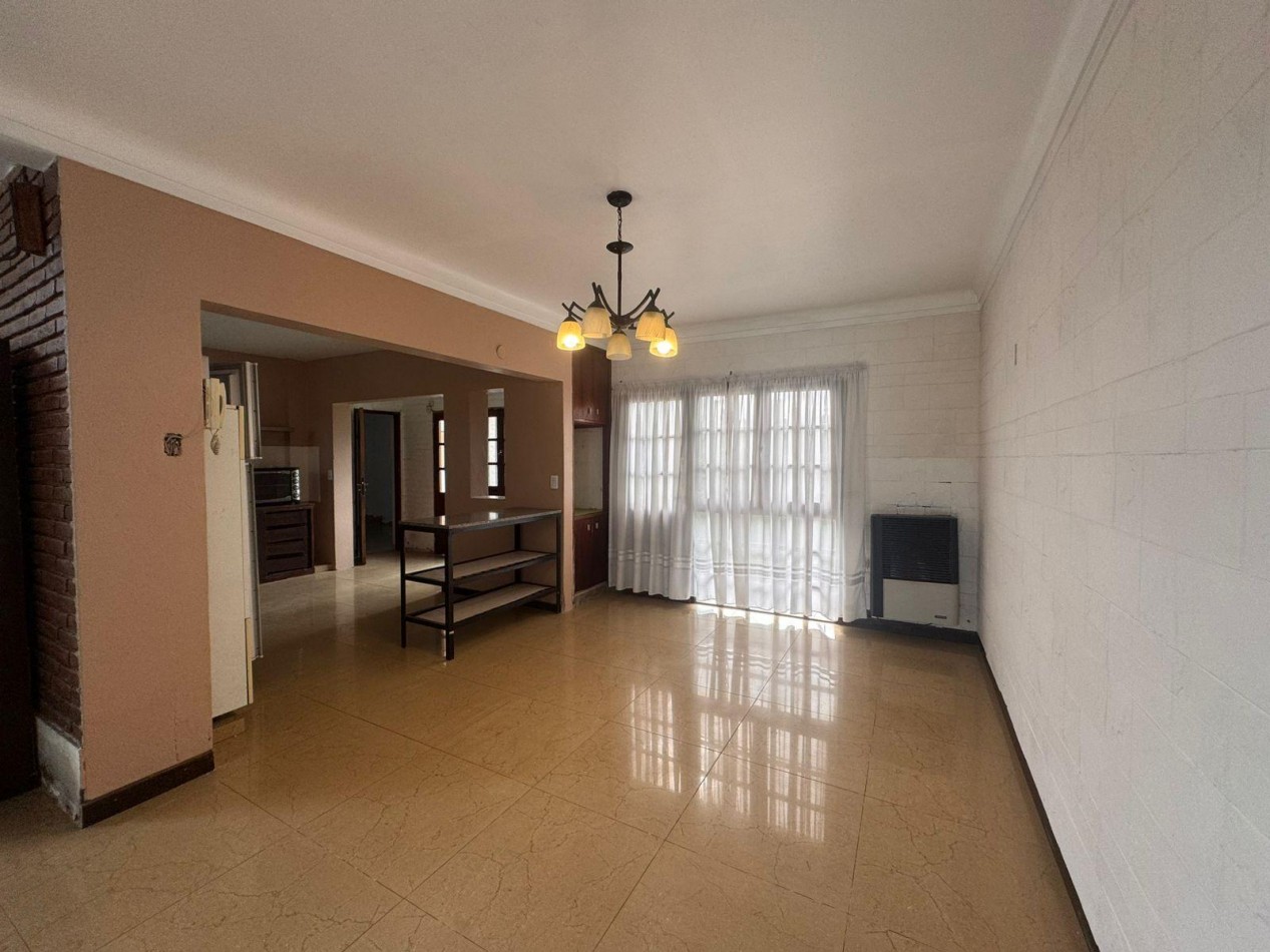 CASA 4 AMBIENTES CON DOBLE COCHERA Y PATIO EN COLINAS PERALTA RAMOS