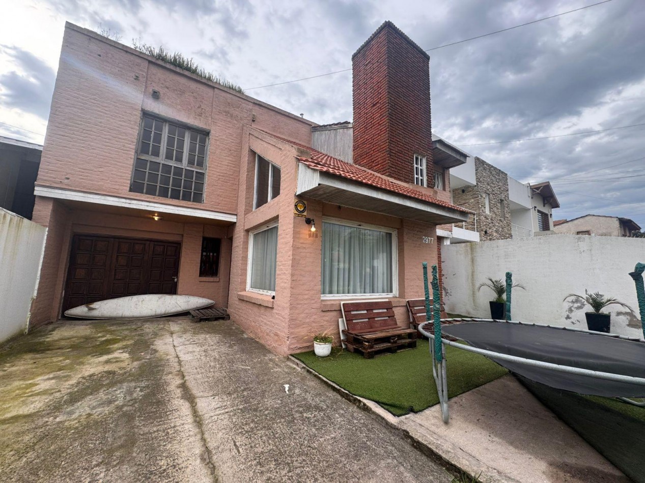 CASA 4 AMBIENTES CON DOBLE COCHERA Y PATIO EN COLINAS PERALTA RAMOS