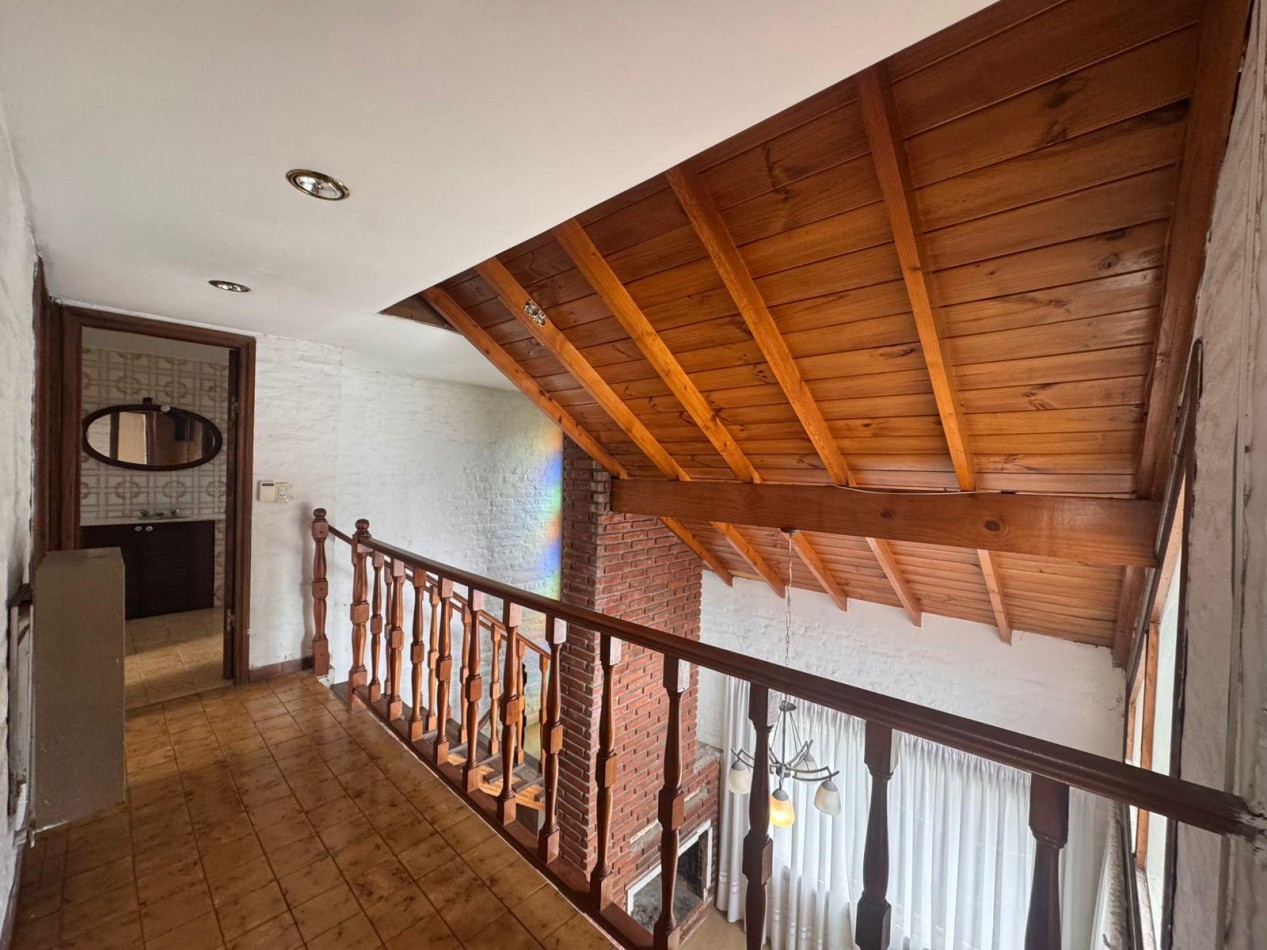 CASA 4 AMBIENTES CON DOBLE COCHERA Y PATIO EN COLINAS PERALTA RAMOS