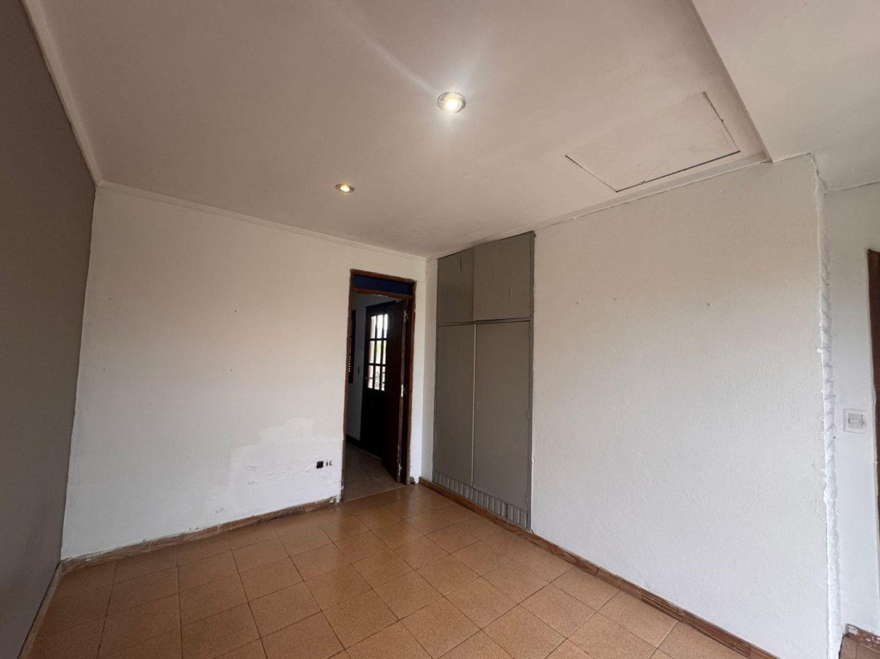 CASA 4 AMBIENTES CON DOBLE COCHERA Y PATIO EN COLINAS PERALTA RAMOS
