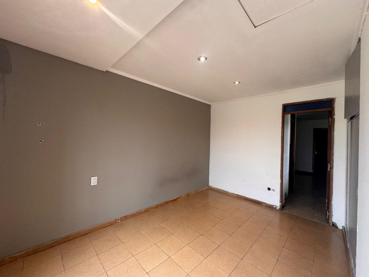 CASA 4 AMBIENTES CON DOBLE COCHERA Y PATIO EN COLINAS PERALTA RAMOS