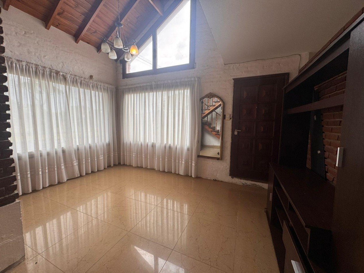 CASA 4 AMBIENTES CON DOBLE COCHERA Y PATIO EN COLINAS PERALTA RAMOS