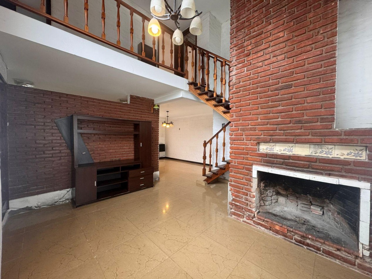 CASA 4 AMBIENTES CON DOBLE COCHERA Y PATIO EN COLINAS PERALTA RAMOS
