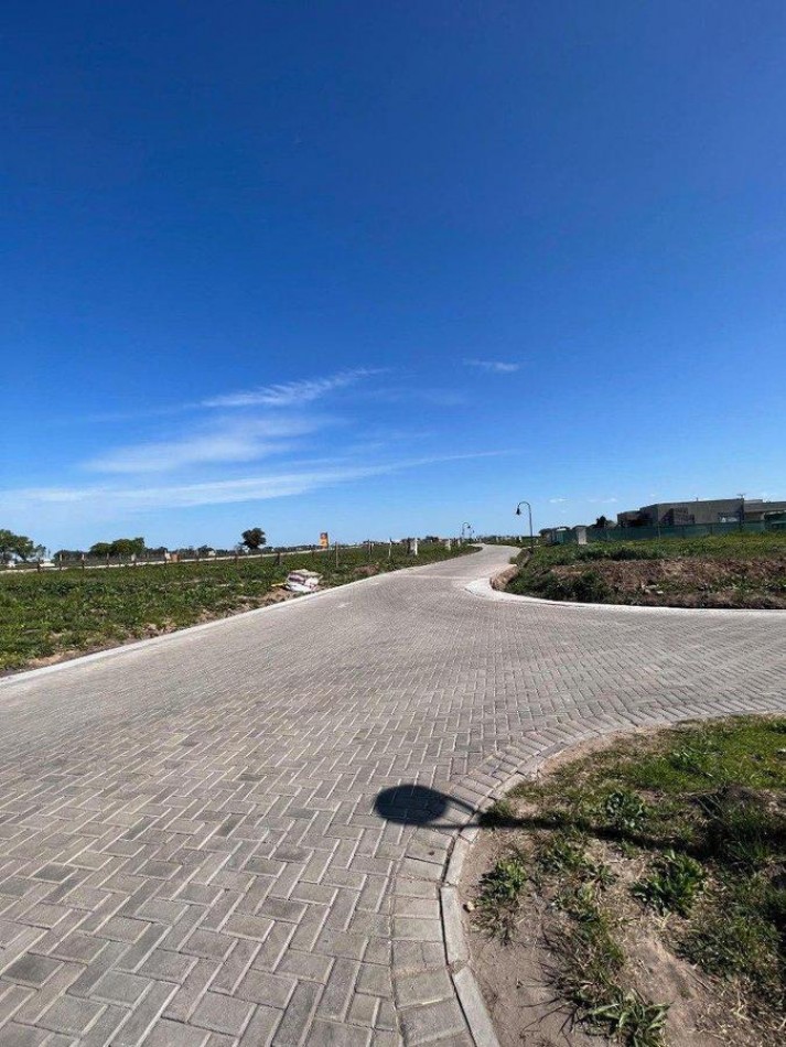 LOTE DE 712M2 EN VENTA EN BARRIO PRIVADO DEVELOPER PARK VENDE Y PERMUTA
