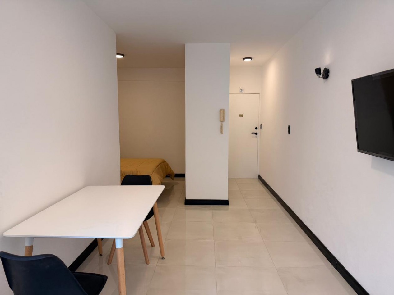DEPARTAMENTO 1 AMB RECICLADO A NUEVO AL CONTRAFRENTE CON BALCON FRANCES EN PLAZA COLON