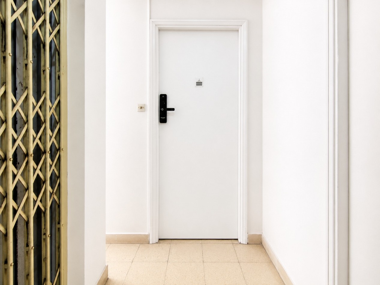 DEPARTAMENTO 2 AMBIENTES AL FRENTE CON BALCON FRANCES EN PLAZA COLON VENDE Y PERMUTA