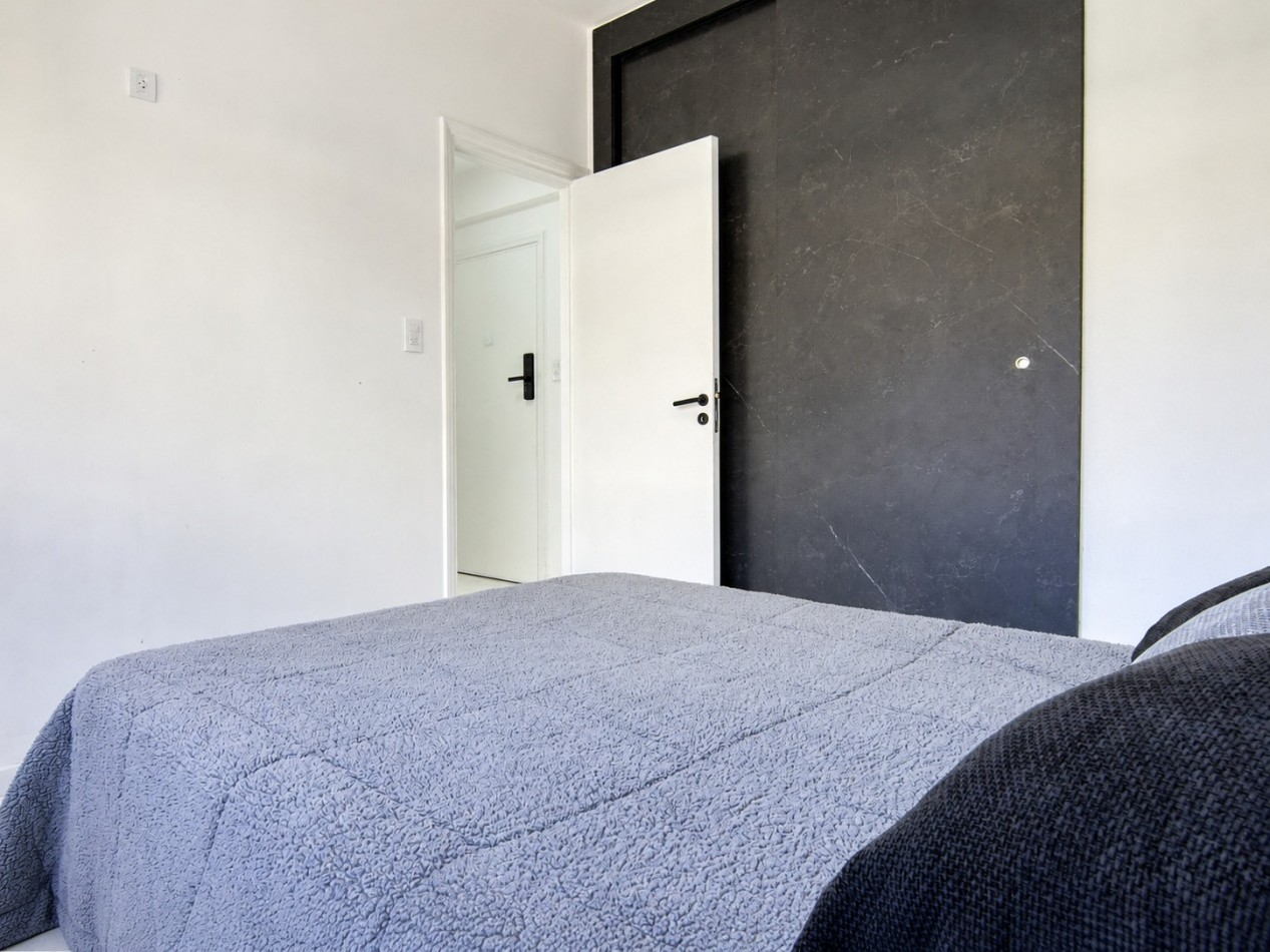 DEPARTAMENTO 2 AMBIENTES AL FRENTE CON BALCON FRANCES EN PLAZA COLON VENDE Y PERMUTA