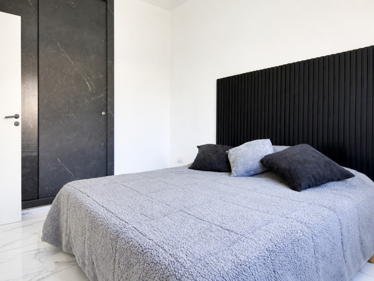 DEPARTAMENTO 2 AMBIENTES AL FRENTE CON BALCON FRANCES EN PLAZA COLON VENDE Y PERMUTA