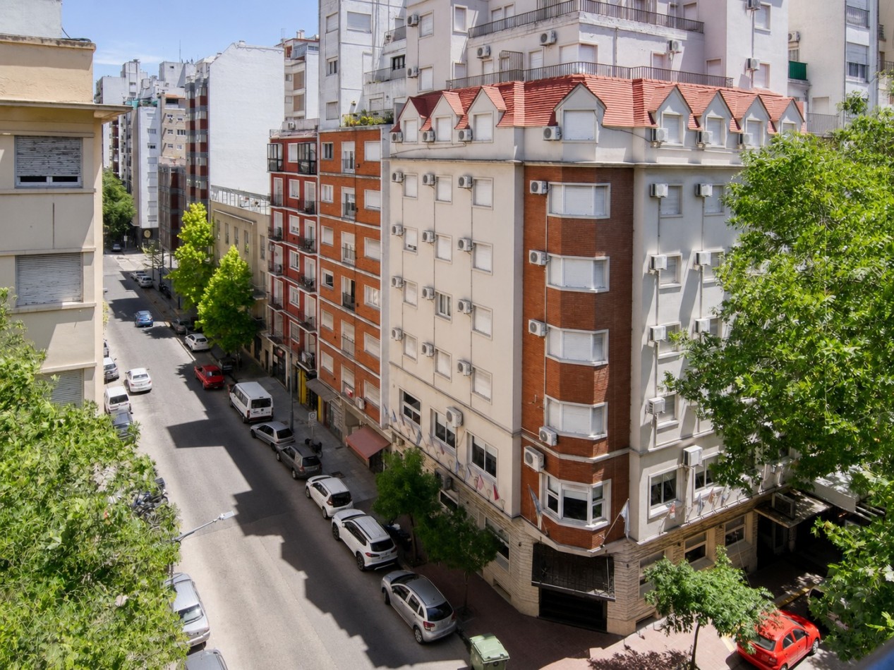 DEPARTAMENTO 2 AMBIENTES AL FRENTE CON BALCON FRANCES EN PLAZA COLON VENDE Y PERMUTA