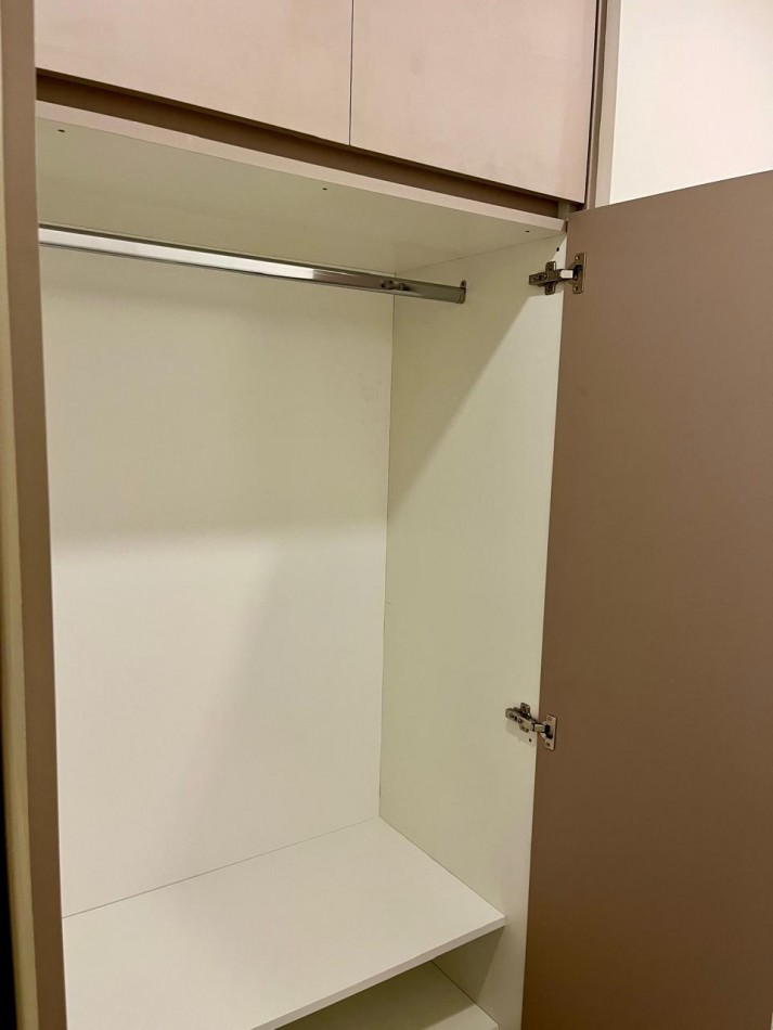 DEPARTAMENTO 3 AMBIENTES CON DEPENDENCIAS DE SERVICIO Y BALCON CORRIDO EN EL CENTRO