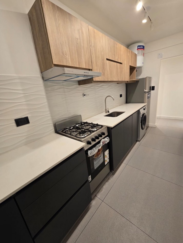 DEPARTAMENTO 2 AMB CON DEPENDENCIA, BALCON A LA CALLE Y TOILETTE DE SERVICIO
