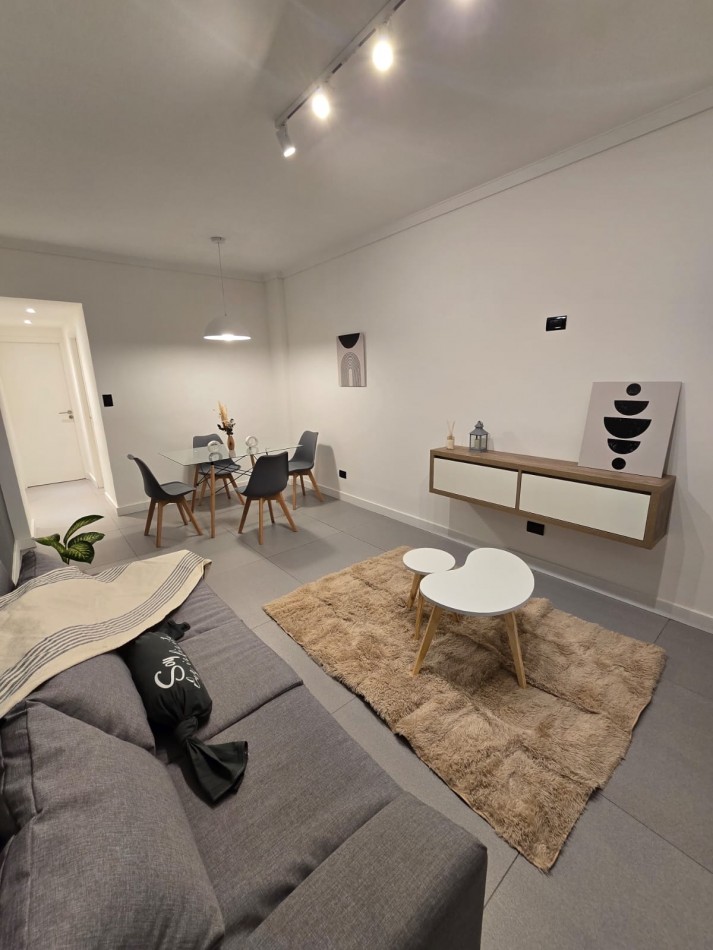 DEPARTAMENTO 2 AMB CON DEPENDENCIA, BALCON A LA CALLE Y TOILETTE DE SERVICIO