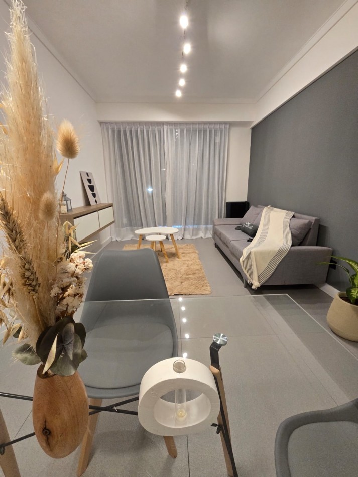 DEPARTAMENTO 2 AMB CON DEPENDENCIA, BALCON A LA CALLE Y TOILETTE DE SERVICIO
