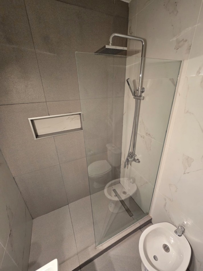 DEPARTAMENTO 2 AMB CON DEPENDENCIA, BALCON A LA CALLE Y TOILETTE DE SERVICIO