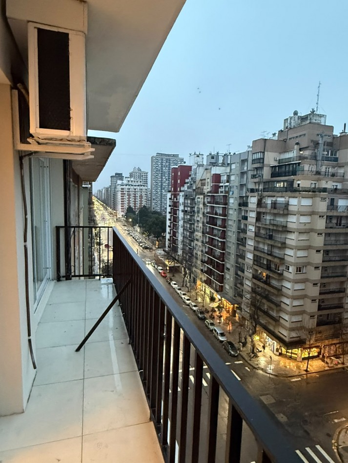 DEPARTAMENTO 3 AMBIENTES CON BALCON CORRIDO A LA CALLE Y COCHERA EN ALDREY