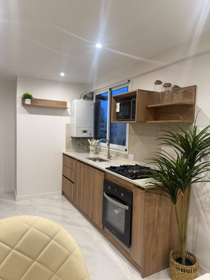 DEPARTAMENTO 3 AMBIENTES CON BALCON CORRIDO A LA CALLE Y COCHERA EN ALDREY