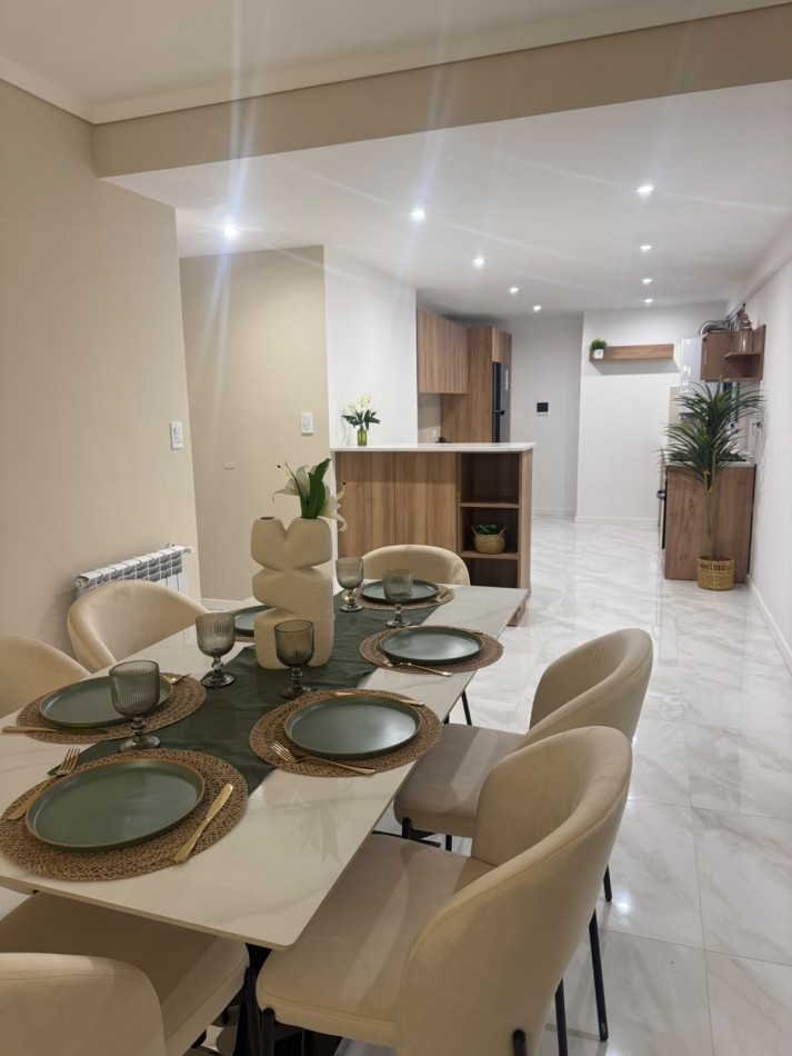 DEPARTAMENTO 3 AMBIENTES CON BALCON CORRIDO A LA CALLE Y COCHERA EN ALDREY