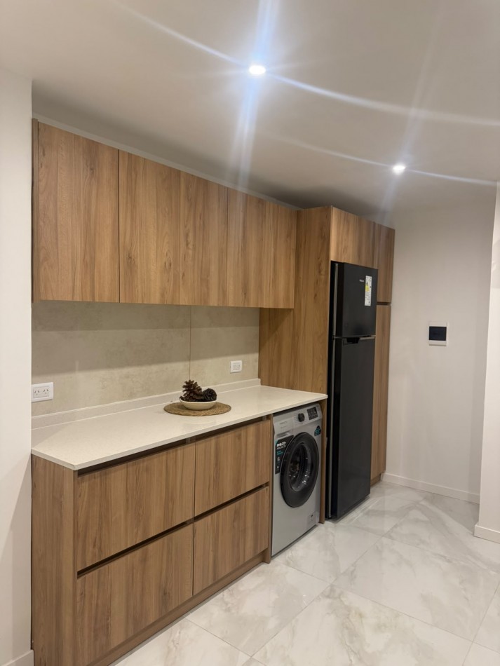 DEPARTAMENTO 3 AMBIENTES CON BALCON CORRIDO A LA CALLE Y COCHERA EN ALDREY