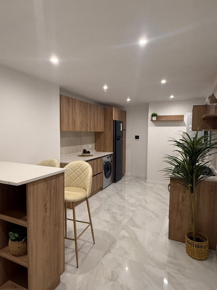 DEPARTAMENTO 3 AMBIENTES CON BALCON CORRIDO A LA CALLE Y COCHERA EN ALDREY