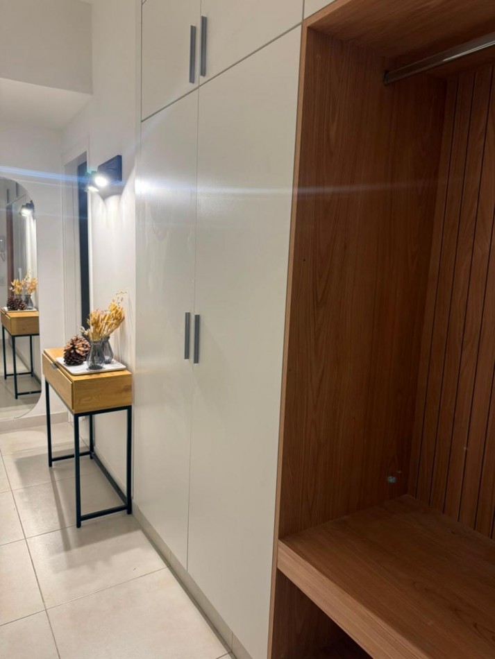 DEPARTAMENTO 2 AMBIENTES CON DEPENDENCIA Y BALCON A LA CALLE EN PLAZA COLON
