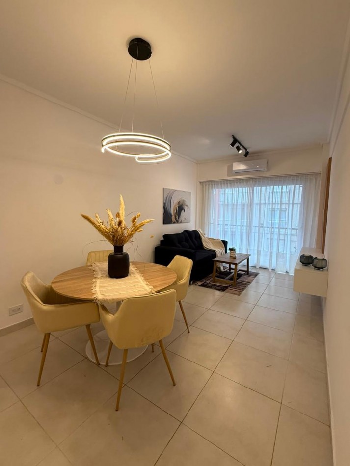 DEPARTAMENTO 2 AMBIENTES CON DEPENDENCIA Y BALCON A LA CALLE EN PLAZA COLON