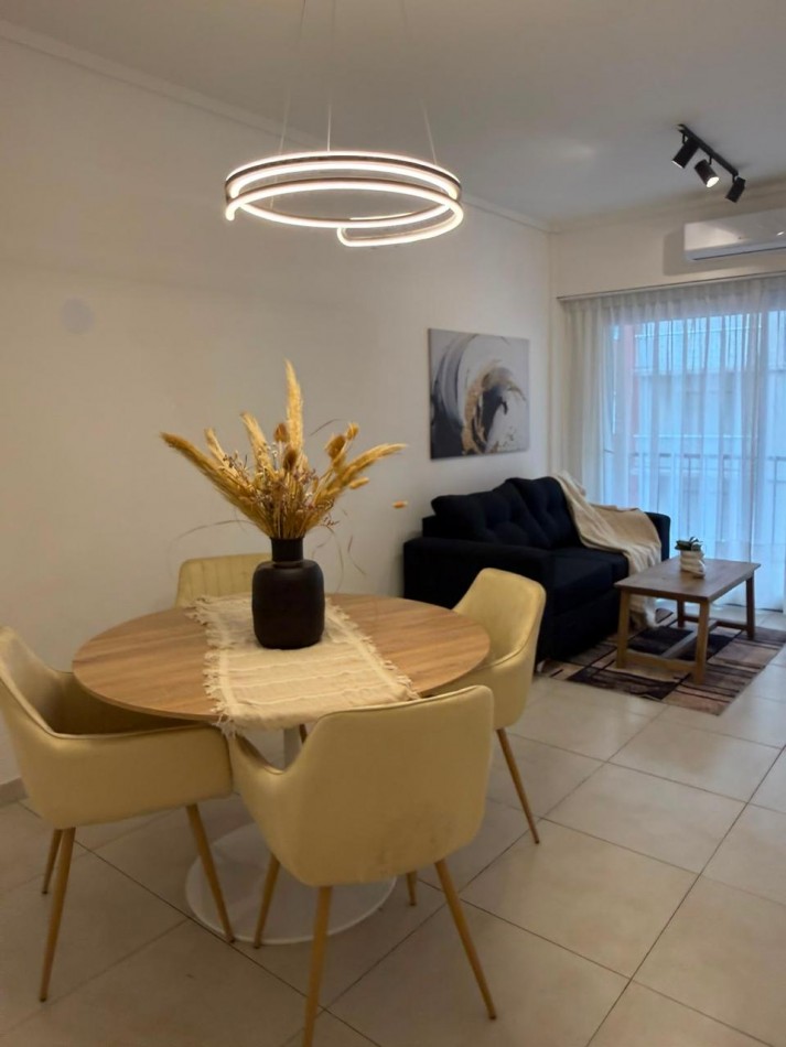 DEPARTAMENTO 2 AMBIENTES CON DEPENDENCIA Y BALCON A LA CALLE EN PLAZA COLON