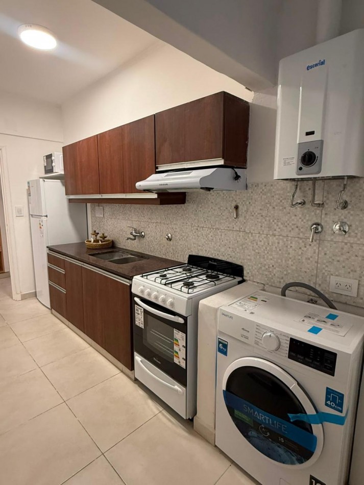 DEPARTAMENTO 2 AMBIENTES CON DEPENDENCIA Y BALCON A LA CALLE EN PLAZA COLON