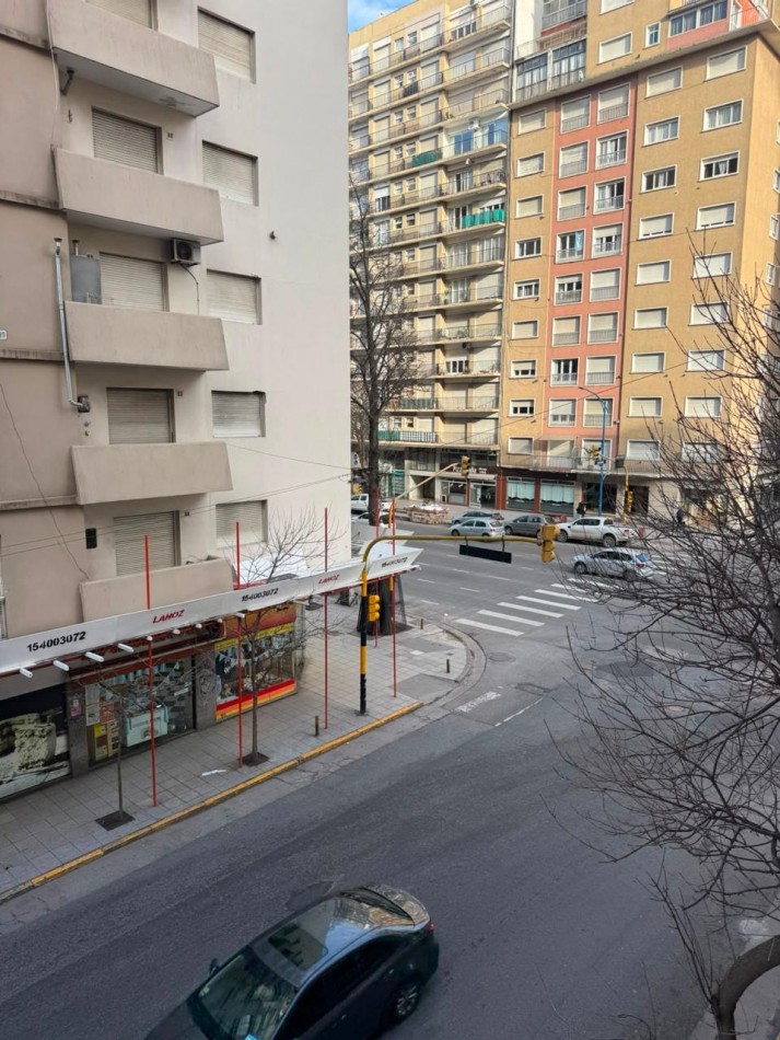 DEPARTAMENTO 2 AMBIENTES CON DEPENDENCIA Y BALCON A LA CALLE EN PLAZA COLON