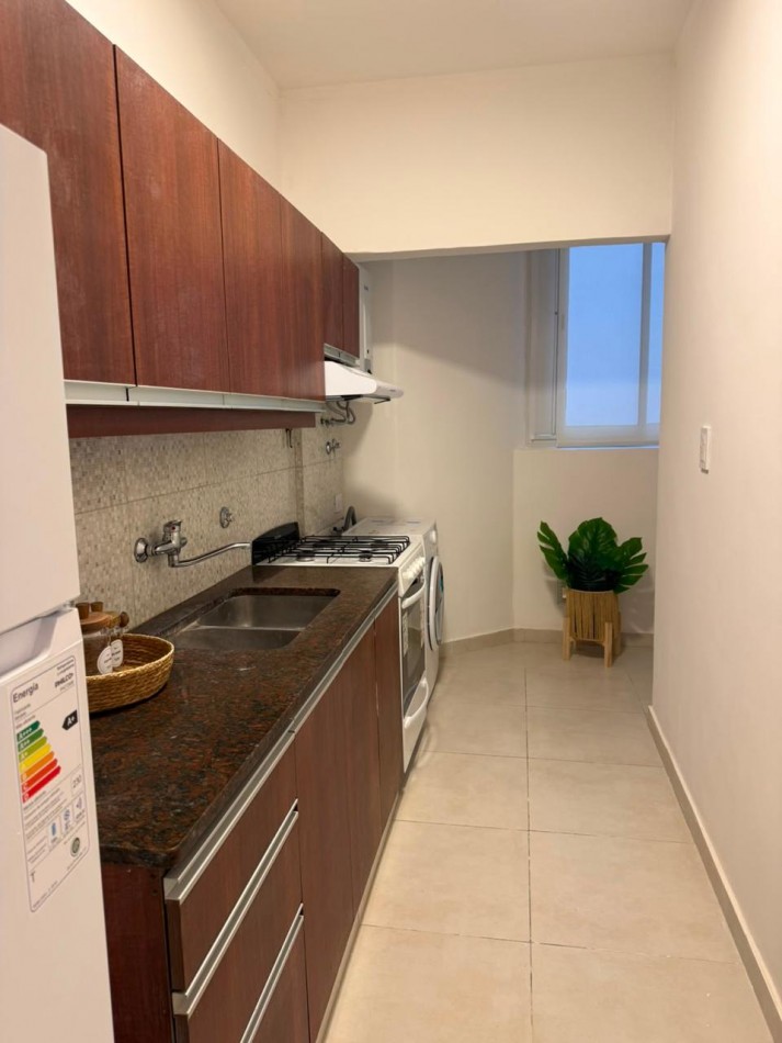 DEPARTAMENTO 2 AMBIENTES CON DEPENDENCIA Y BALCON A LA CALLE EN PLAZA COLON