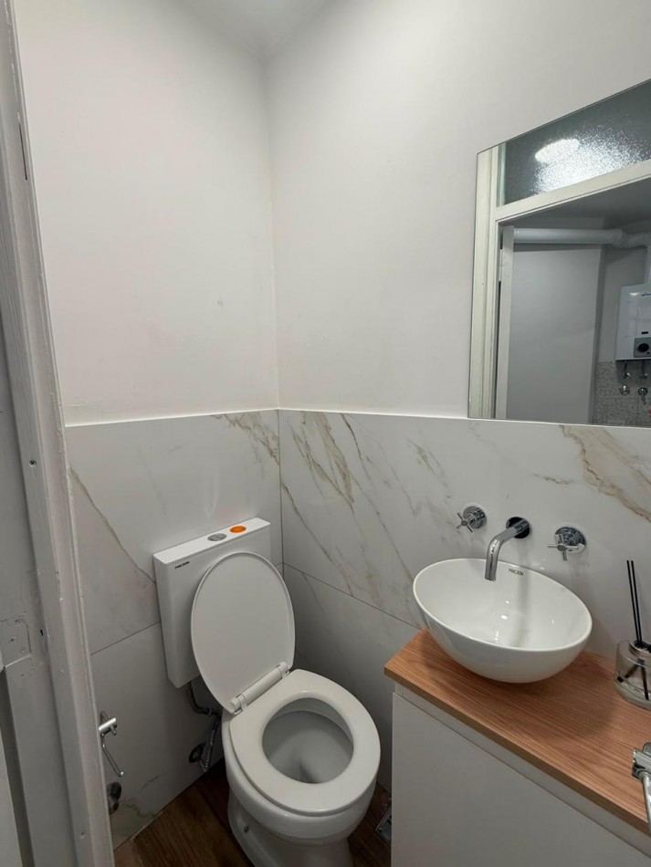 DEPARTAMENTO 2 AMBIENTES CON DEPENDENCIA Y BALCON A LA CALLE EN PLAZA COLON