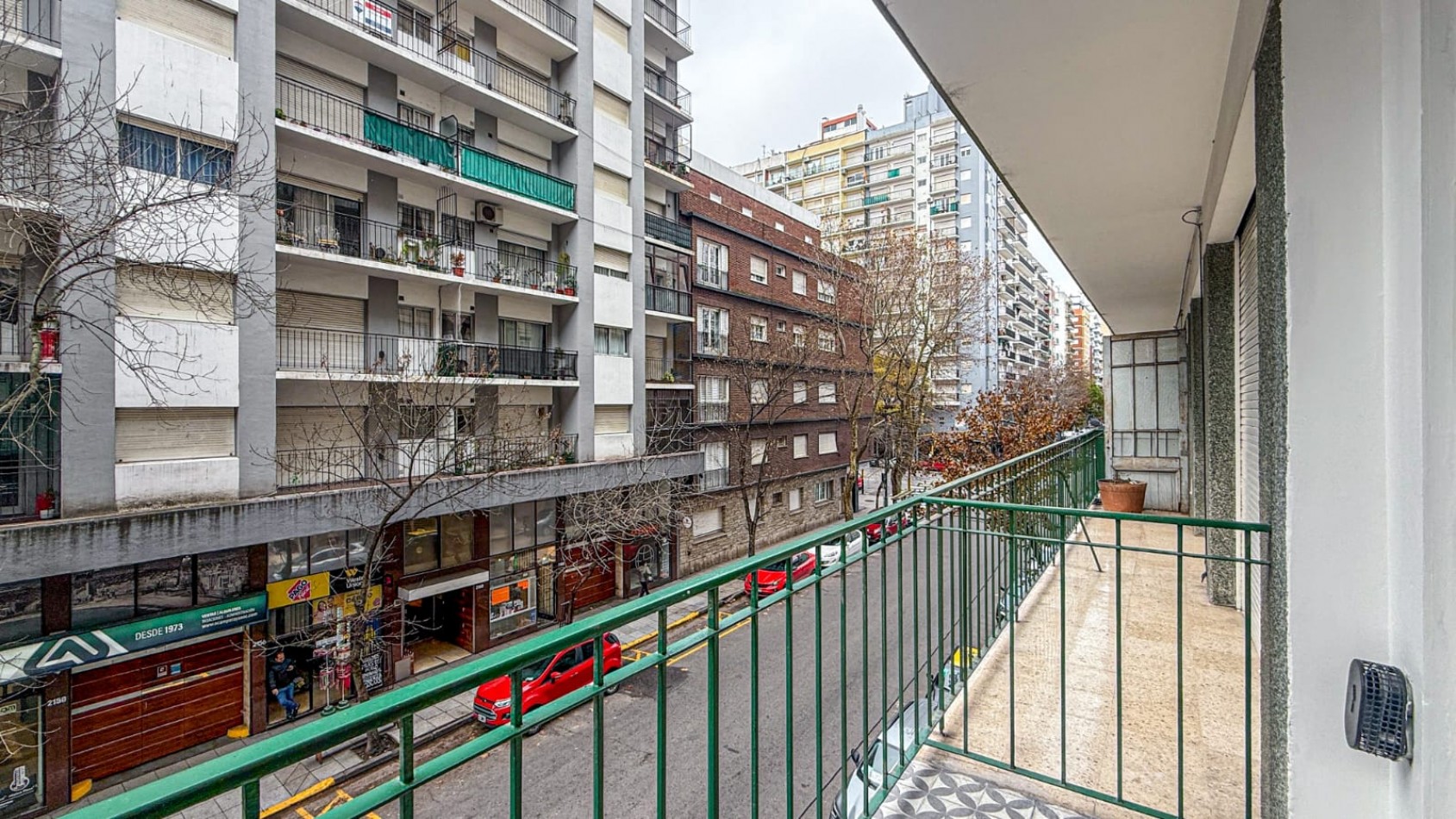 DEPARTAMENTO 2 AMB CON DEPENDENCIA, BALCON A LA CALLE Y TOILETTE DE SERVICIO