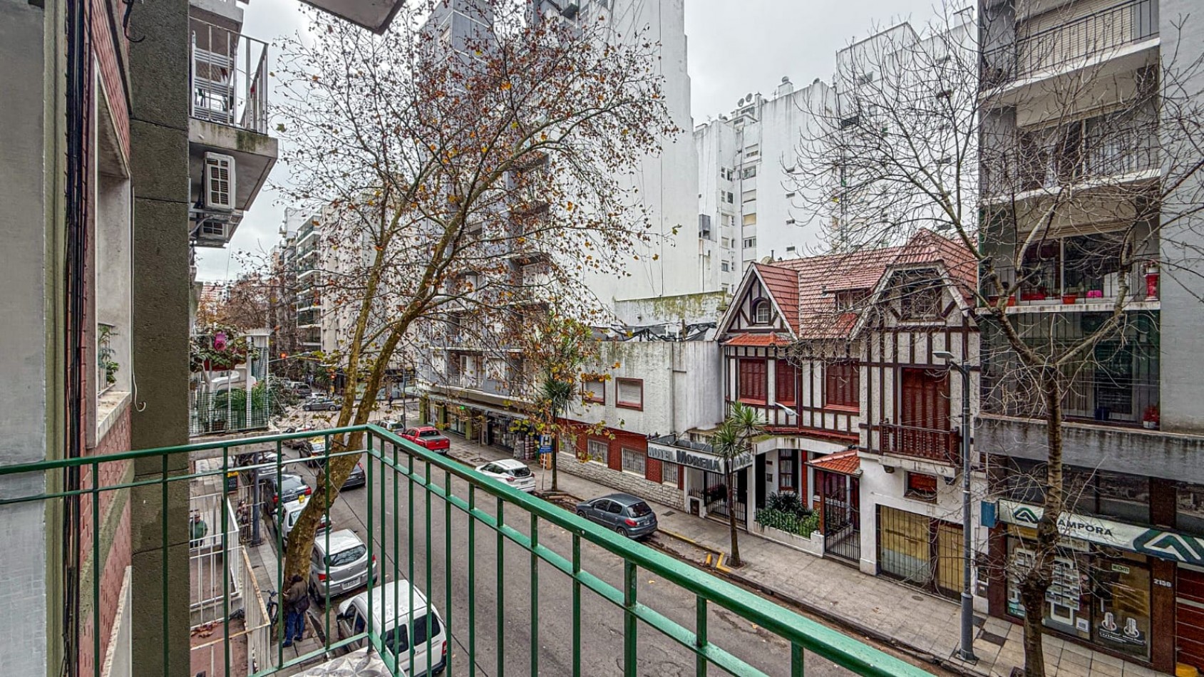 DEPARTAMENTO 2 AMB CON DEPENDENCIA, BALCON A LA CALLE Y TOILETTE DE SERVICIO