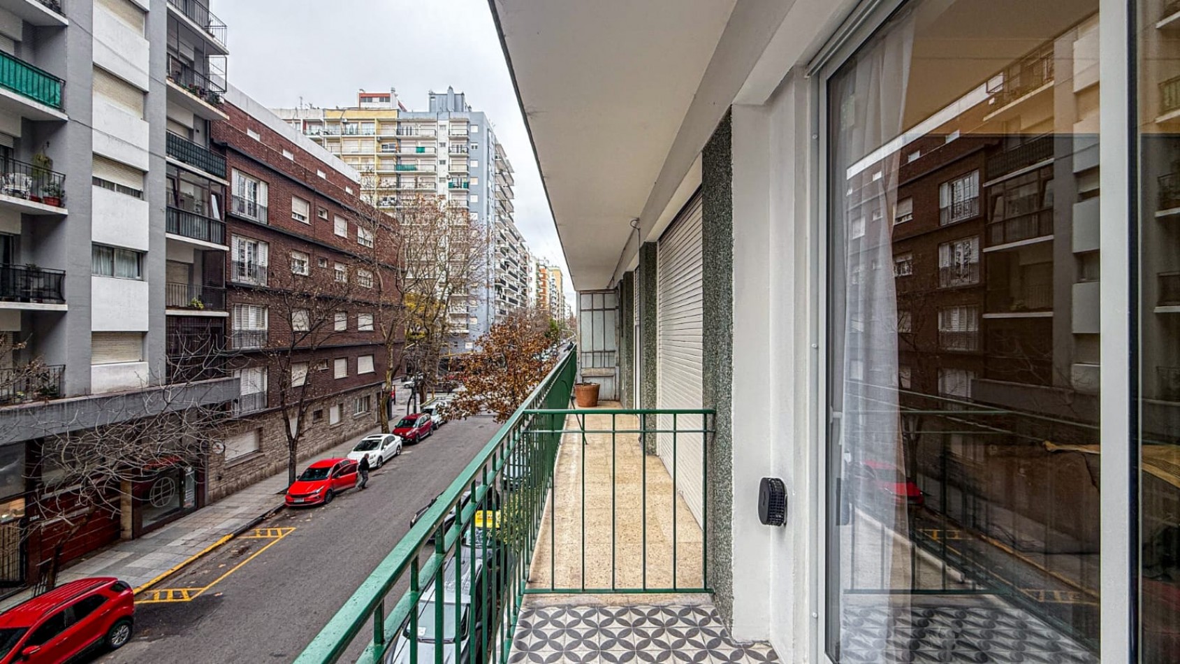 DEPARTAMENTO 2 AMB CON DEPENDENCIA, BALCON A LA CALLE Y TOILETTE DE SERVICIO