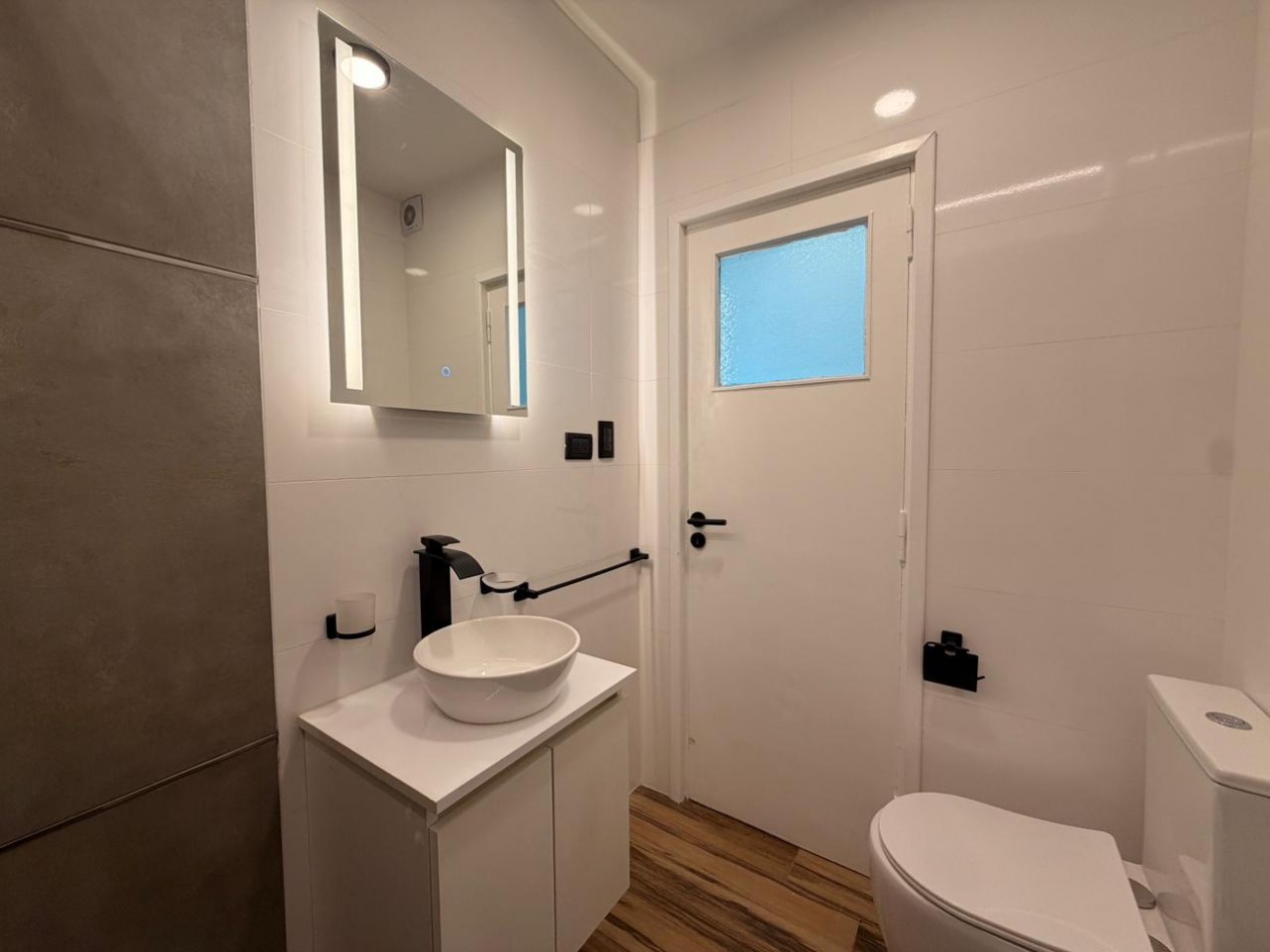 DEPARTAMENTO 3 AMBIENTES RECICLADO AL FRENTE CON DEPENDENCIA Y BALCON SALIENTE EN PLAZA COLON