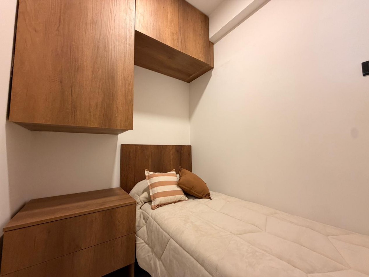DEPARTAMENTO 3 AMBIENTES RECICLADO AL FRENTE CON DEPENDENCIA Y BALCON SALIENTE EN PLAZA COLON