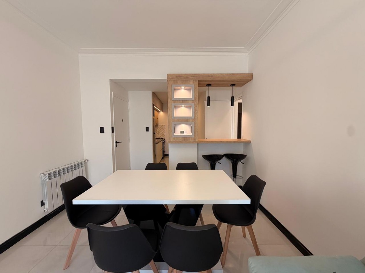 DEPARTAMENTO 3 AMBIENTES RECICLADO AL FRENTE CON DEPENDENCIA Y BALCON SALIENTE EN PLAZA COLON