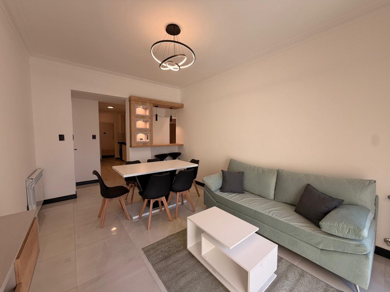 DEPARTAMENTO 3 AMBIENTES RECICLADO AL FRENTE CON DEPENDENCIA Y BALCON SALIENTE EN PLAZA COLON