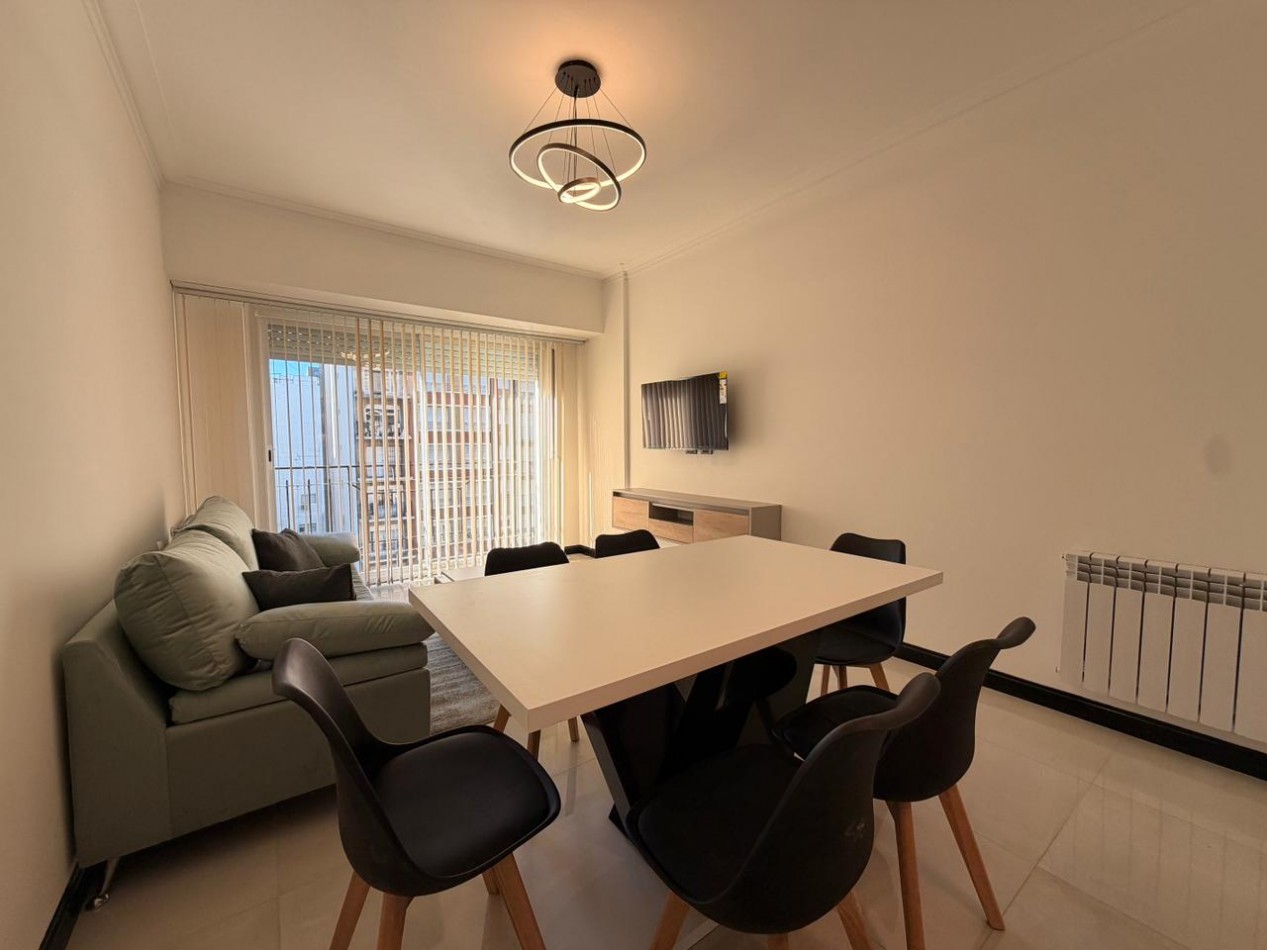DEPARTAMENTO 3 AMBIENTES RECICLADO AL FRENTE CON DEPENDENCIA Y BALCON SALIENTE EN PLAZA COLON